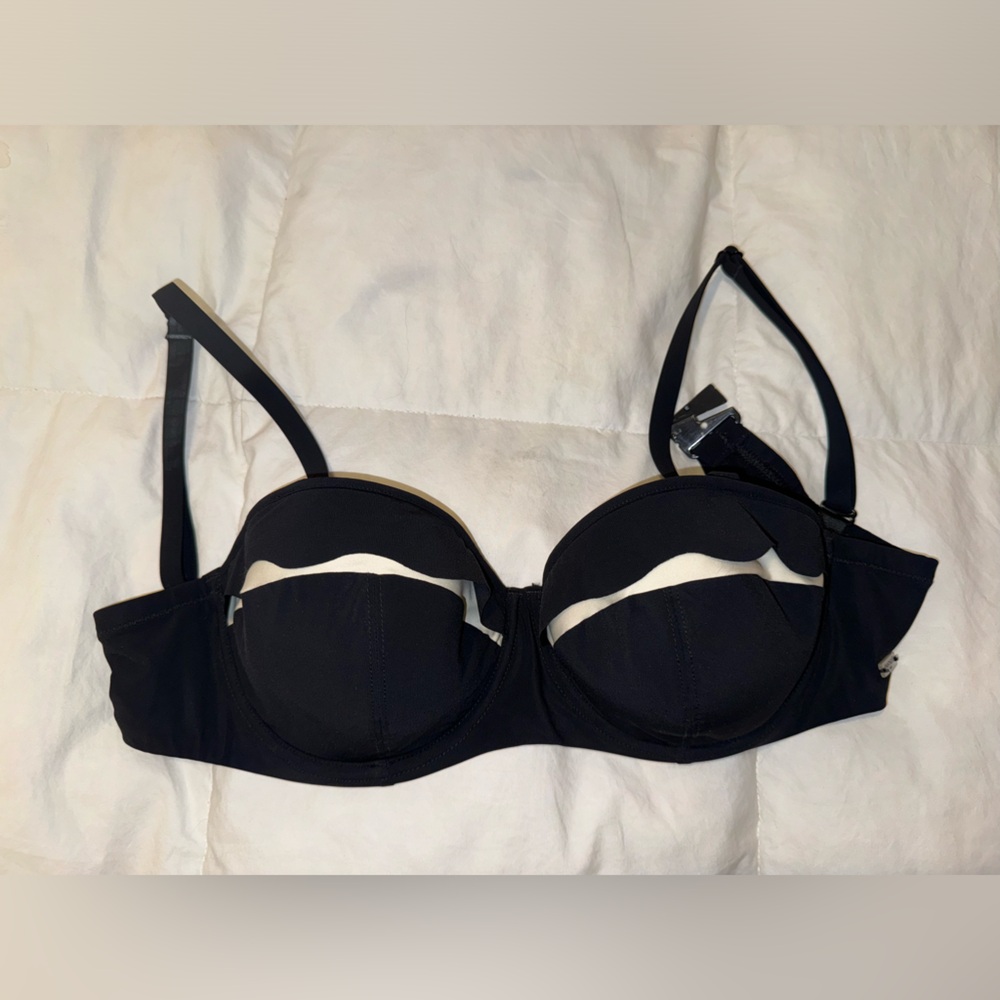 Bikini - Picture 3 of 10